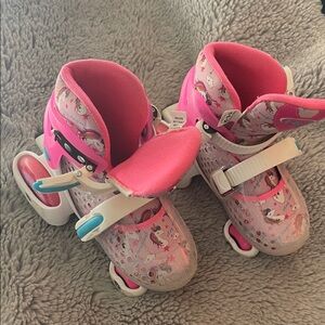 Roller Derby Kids Pink Unicorn Roller Skates & knee Elbow Hand Pads